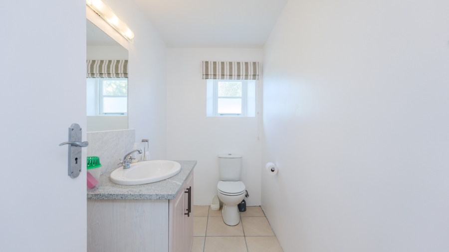5 Bedroom Property for Sale in Struisbaai Western Cape